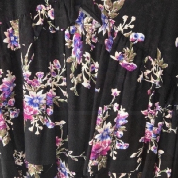 Entro Black Floral Blouse - Picture 3 of 4